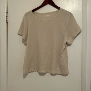 Super sweet little old navy top good undershirt and looks great with jewelry